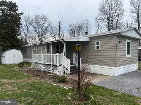 227 Waldorf Dr, York, PA 17404