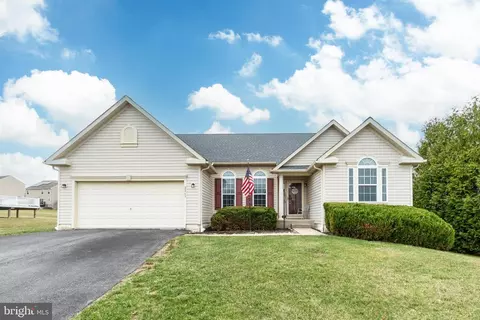 2263 Water Garden Dr, Hanover, PA 17331