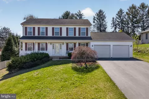 212 Sunset Cir, Red Lion, PA 17356