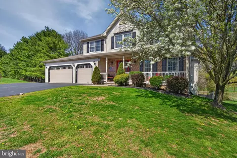 381 Benyou Ln, New Cumberland, PA 17070