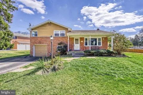2420 Auburn Rd, York, PA 17402
