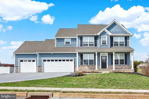 3828 Country Dr, Dover, PA 17315