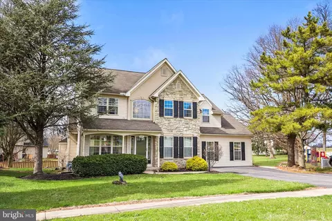 3296 Raintree Rd, York, PA 17404