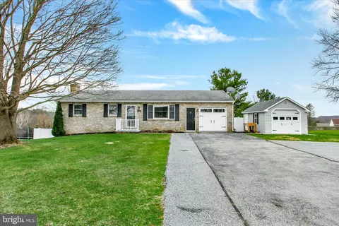 45 Lee Ann Ct, Hanover, PA 17331