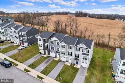 76 Coop Ln, Hanover, PA 17331