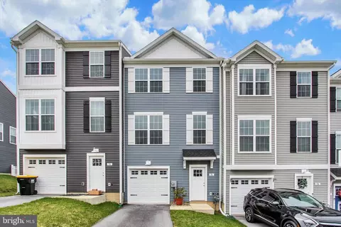 76 Coop Ln, Hanover, PA 17331