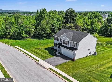 3660 Pebble Run Dr, Dover, PA 17315