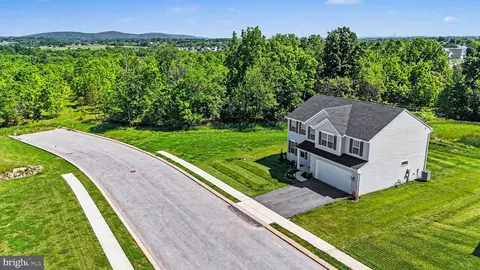 3660 Pebble Run Dr, Dover, PA 17315