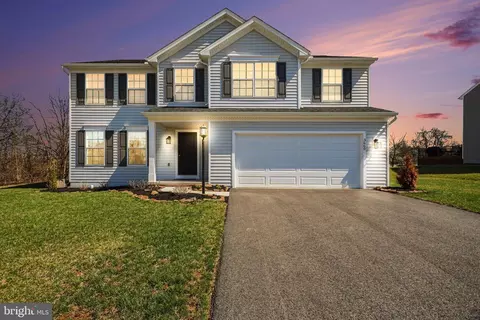 3660 Pebble Run Dr, Dover, PA 17315