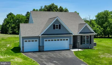 3855 Country Dr, Dover, PA 17315