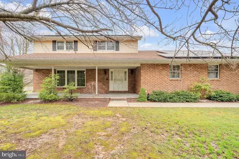 5013 E Berlin Rd, Thomasville, PA 17364