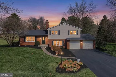 18 Sheffield Dr, Dillsburg, PA 17019
