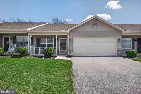 227 Palomino Way #164, Red Lion, PA 17356