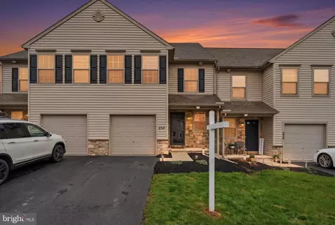 235 Cedar Run Dr, York, PA 17404