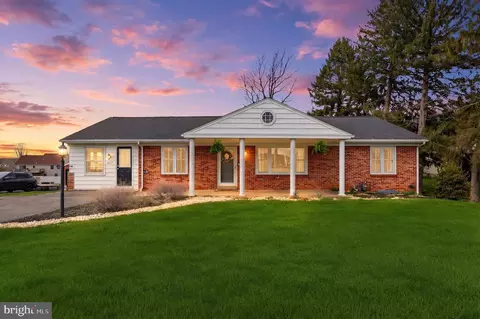 2733 Sunset Ln, York, PA 17408