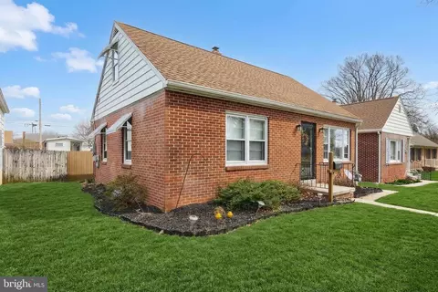 Exterior - 1006 E Walnut St, Hanover, PA 17331 photo 4 of 8