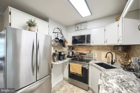 Kitchen - 1006 E Walnut St, Hanover, PA 17331 photo 2 of 2