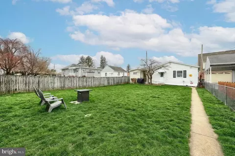 Exterior - 1006 E Walnut St, Hanover, PA 17331 photo 6 of 8