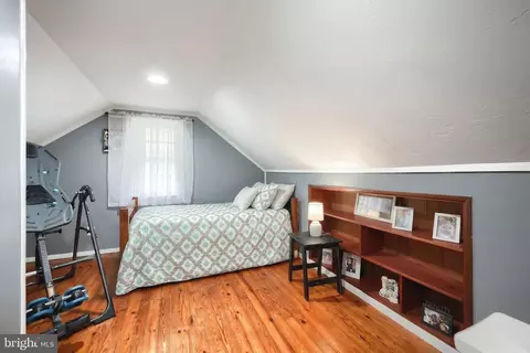 Bedroom - 1006 E Walnut St, Hanover, PA 17331 photo 2 of 4