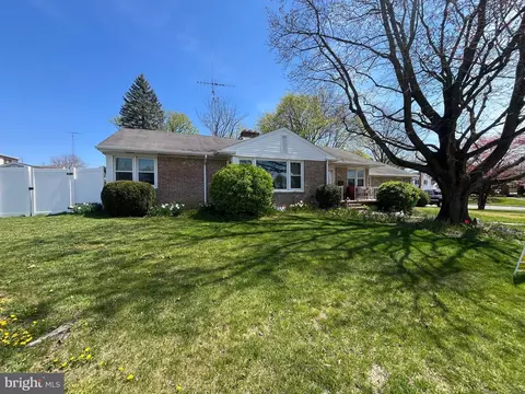 801 Mccosh St, Hanover, PA 17331