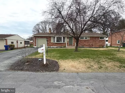 2441 Brookside Ln, York, PA 17402