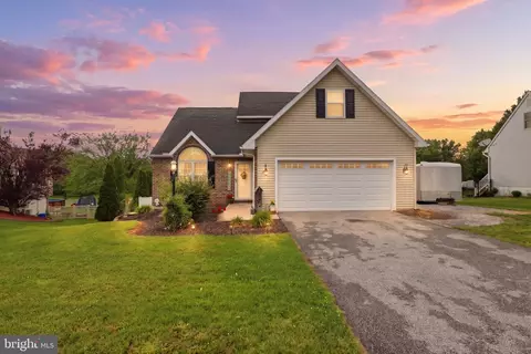 138 Winston Dr, York, PA 17408