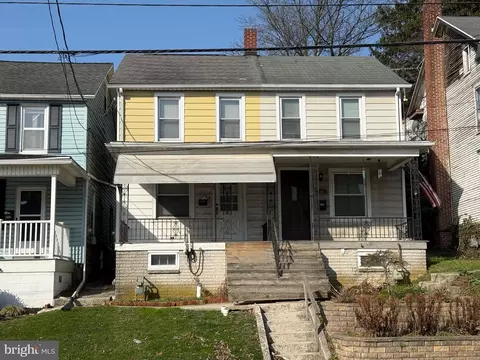 122 N Main St, Red Lion, PA 17356