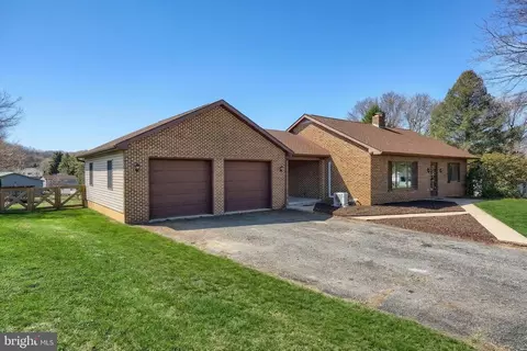 911 Ruby Ln, Wrightsville, PA 17368