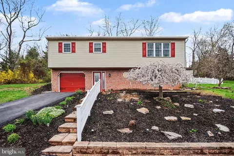 90 Eagle Ln, Etters, PA 17319