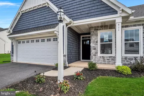 855 Shadowbrooke Dr, Dover, PA 17315