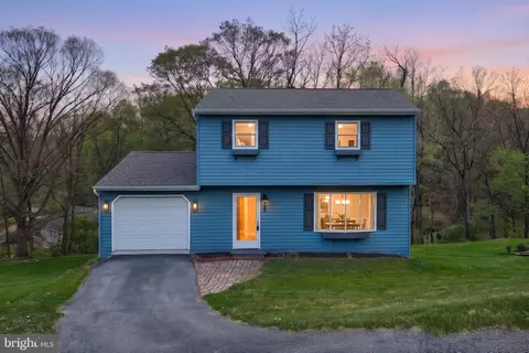 180 Sugar Maple Dr, Etters, PA 17319