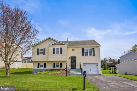 125 Winston Dr, York, PA 17408