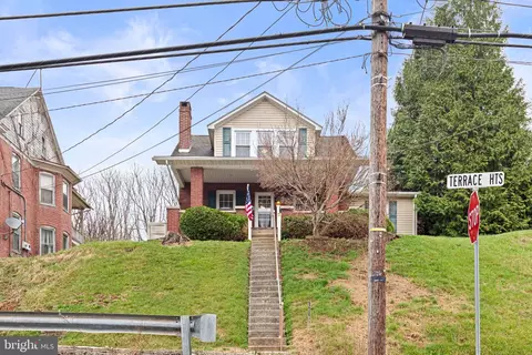 1 Terrace Hts, Glen Rock, PA 17327