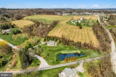 101 Fairfax Dr, York, PA 17403