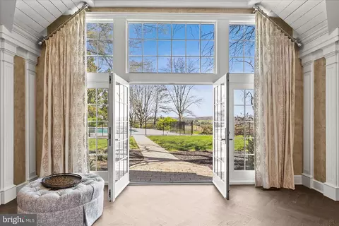 6759 E Moulstown Rd, Hanover, PA 17331