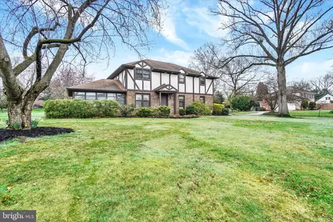 1010 Gleneagles Dr, York, PA 17404