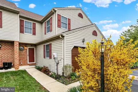 40 Alfred Dr #24, Lewisberry, PA 17339