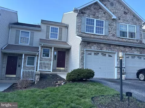6 Fargreen Ct #1C, Etters, PA 17319