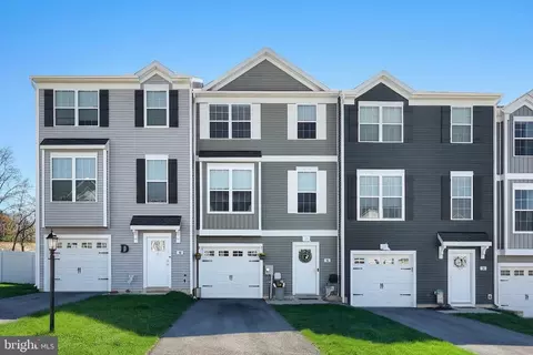 56 Coop Ln, Hanover, PA 17331