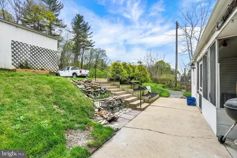 Exterior - 7 E Main St, Windsor, PA 17366 photo 5 of 8
