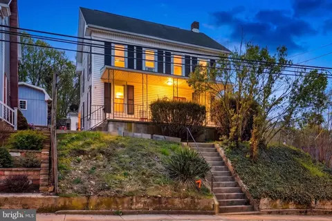 7 E Main St, Windsor, PA 17366