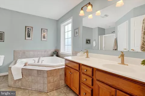 Bath - 445 Stabley Ln, Windsor, PA 17366 photo 2 of 4