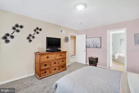 Bedroom - 445 Stabley Ln, Windsor, PA 17366 photo 2 of 5