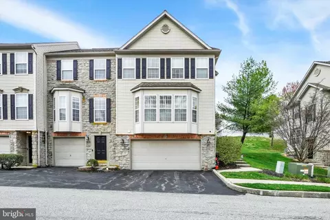 2718 Hunters Crest Dr #26, York, PA 17402