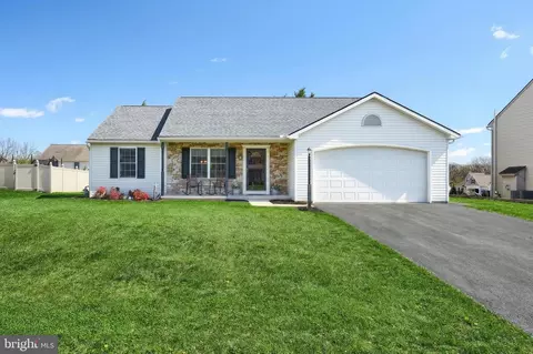 115 Austin Dr, Mount Wolf, PA 17347