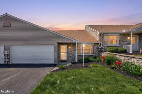 548 Buckthorn Dr #16, York, PA 17406