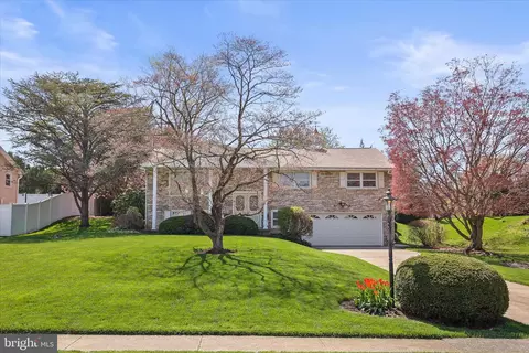 2564 Audlyn Dr, York, PA 17408