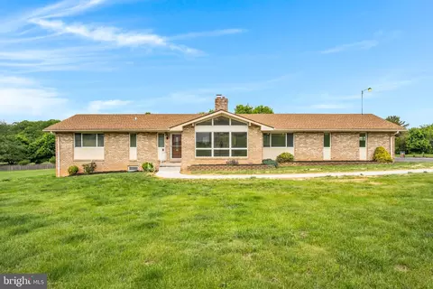 5 Sunset Dr, Hanover, PA 17331