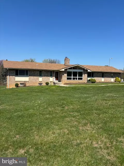 5 Sunset Dr, Hanover, PA 17331