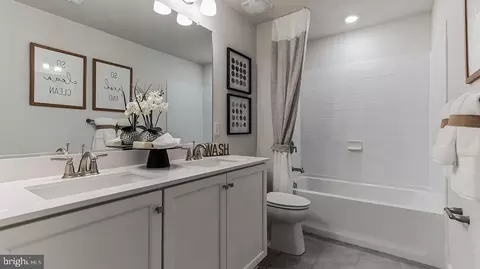 Bath - 34 Cudesa Ct, Hanover, PA 17331 photo 2 of 2